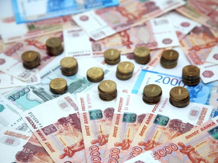 💸Экономика России сбавляет темп: чего ждать от зарплат и доходов