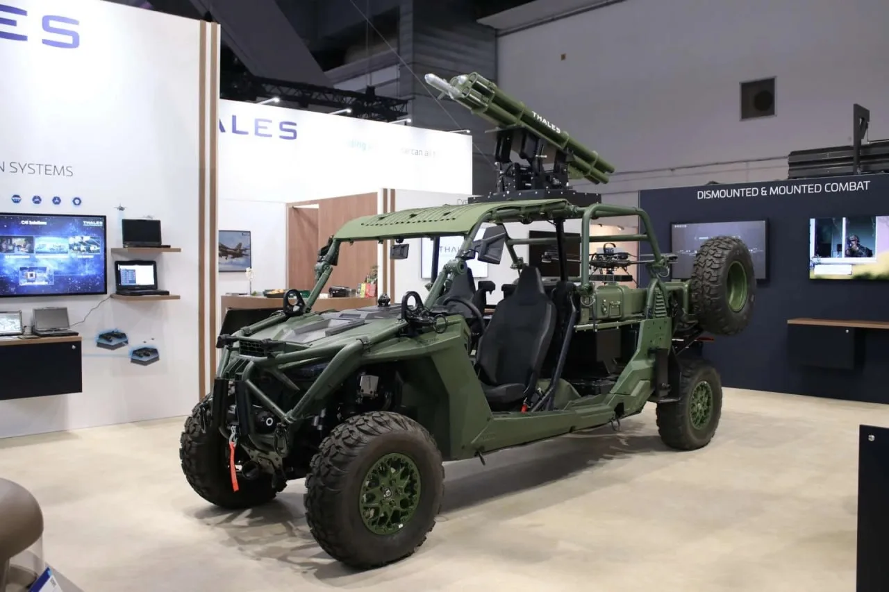 Бельгийская компания Thales Belgium представила ​​на выставке BEDEX 2026 мобильный ЗРК ...