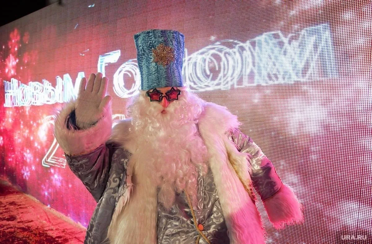 🎅 Под Сургутом строят резной терем Деда Мороза