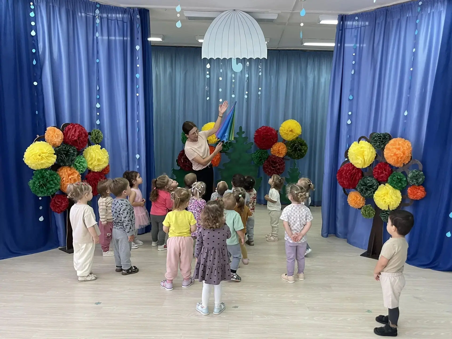 Сегодня наши самые маленькие воспитанники из группы «Пчёлка» совершили увлекательное пу...