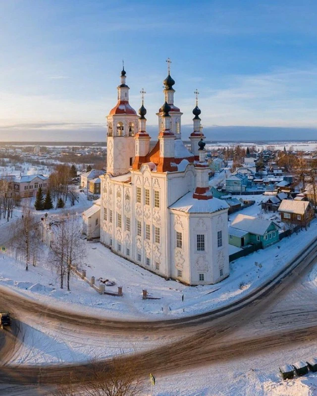Тотьма — небольшой город в Вологодской области со старинной застройкой.
