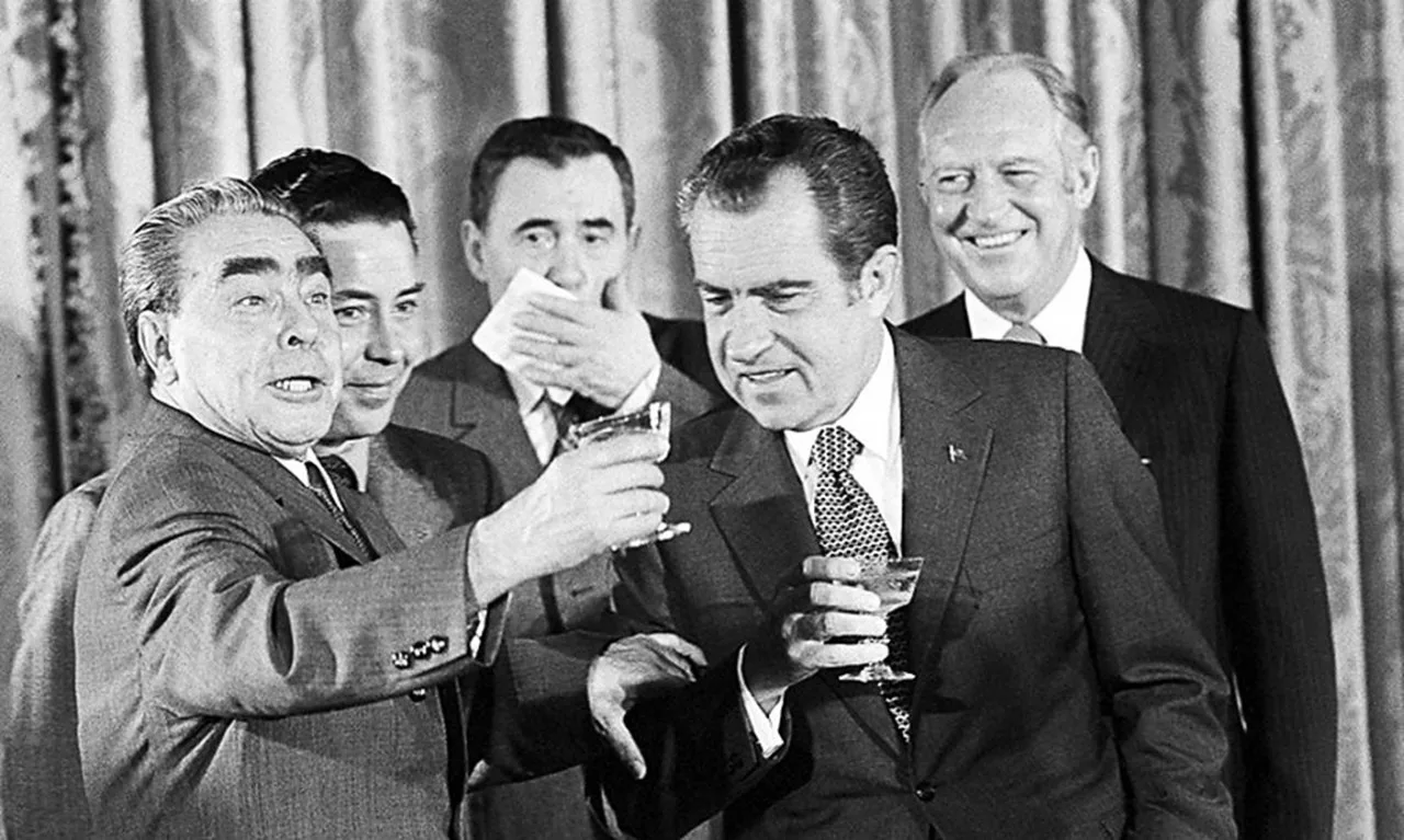 🍃 Брежнев провозглашает тост за здоровье Никсона, 1973 год