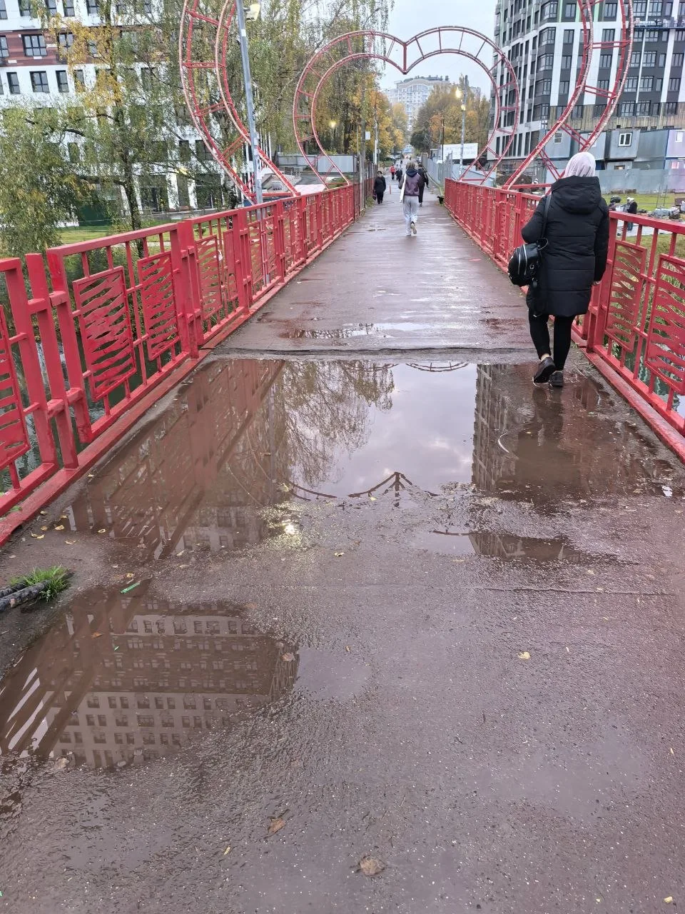 🌊 Пушкино, ул Надсоновская пешеходный мост!!! После даже не обильных осадков стоит лужа!