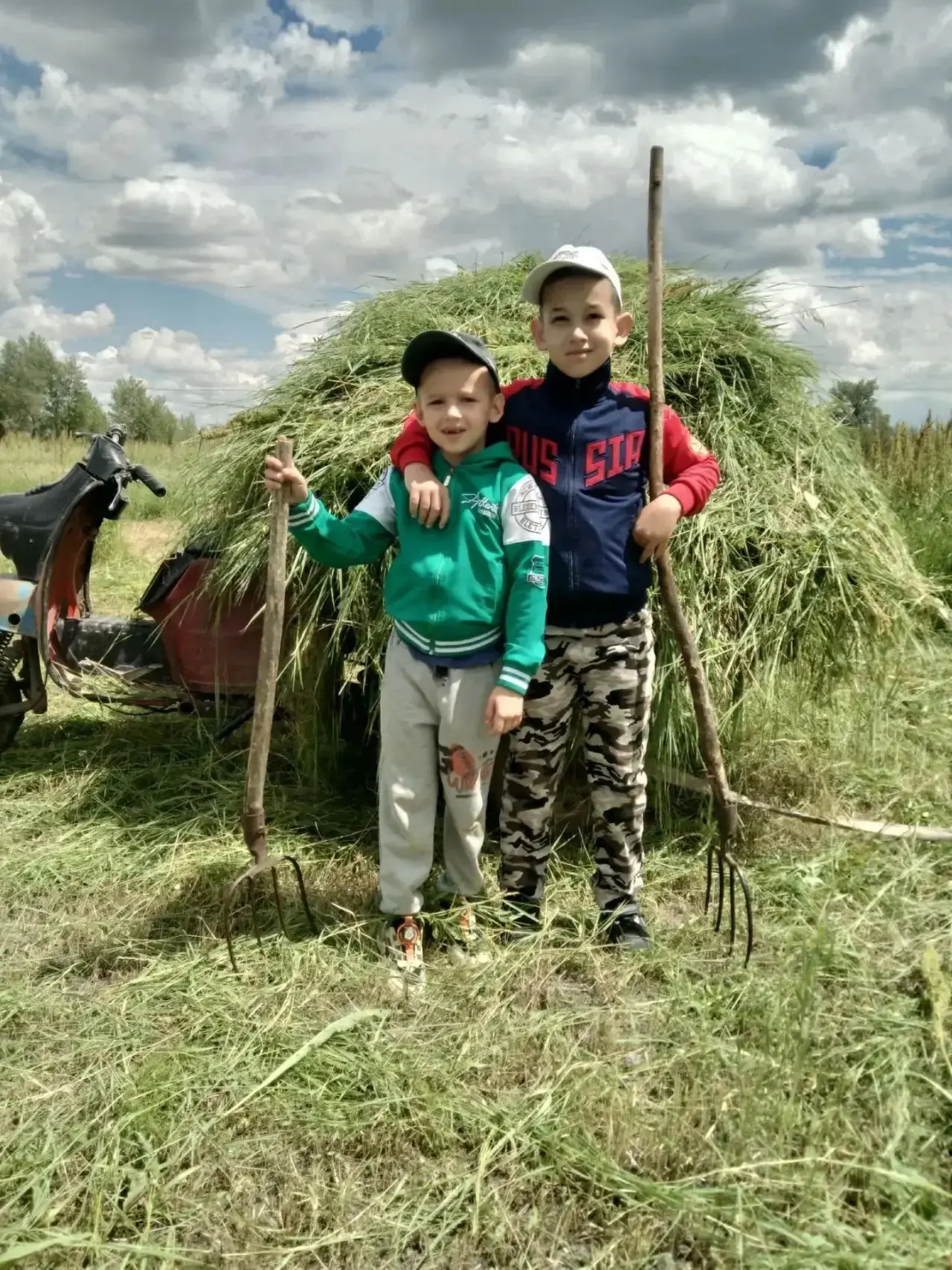Братья Глыгало Тимур и Ильдар - очень дружные, друг за друга стоят горой.Очень любят св...