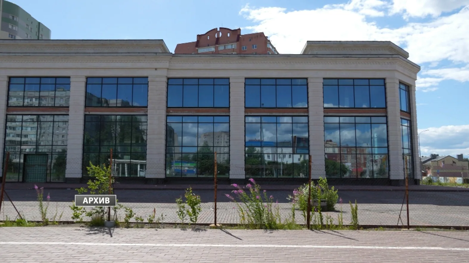 Разрешение на строительство фермерского рынка на Октябрьском проспекте в Череповце исте...