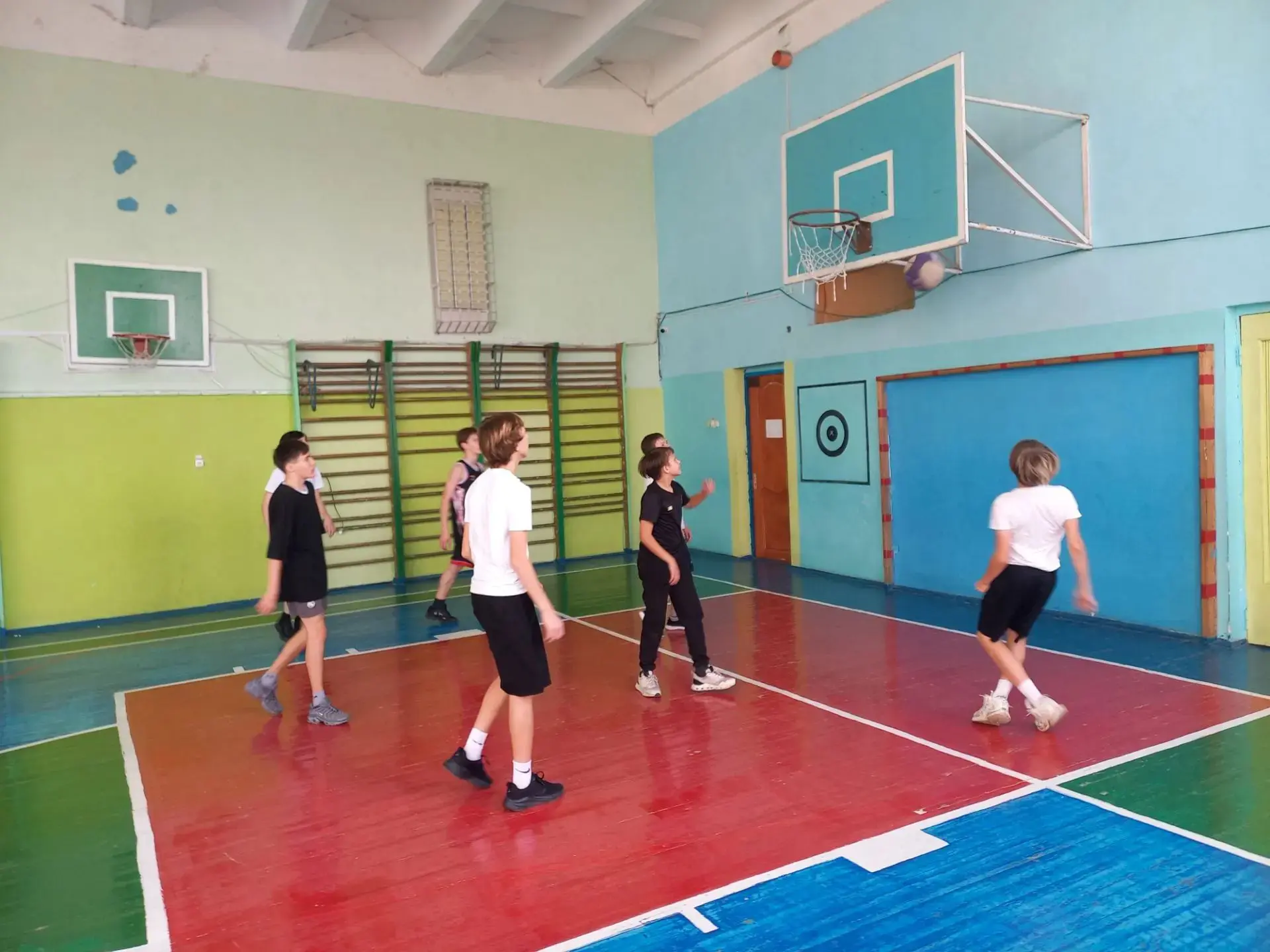 🏀В нашей школе проходят тренировки по баскетболу! В рамках школьного спортивного кружк...