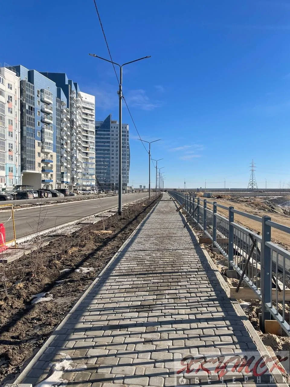Улица Ефимова постепенно преображается. Нанесли разметки, оборудовали автобусный карман...