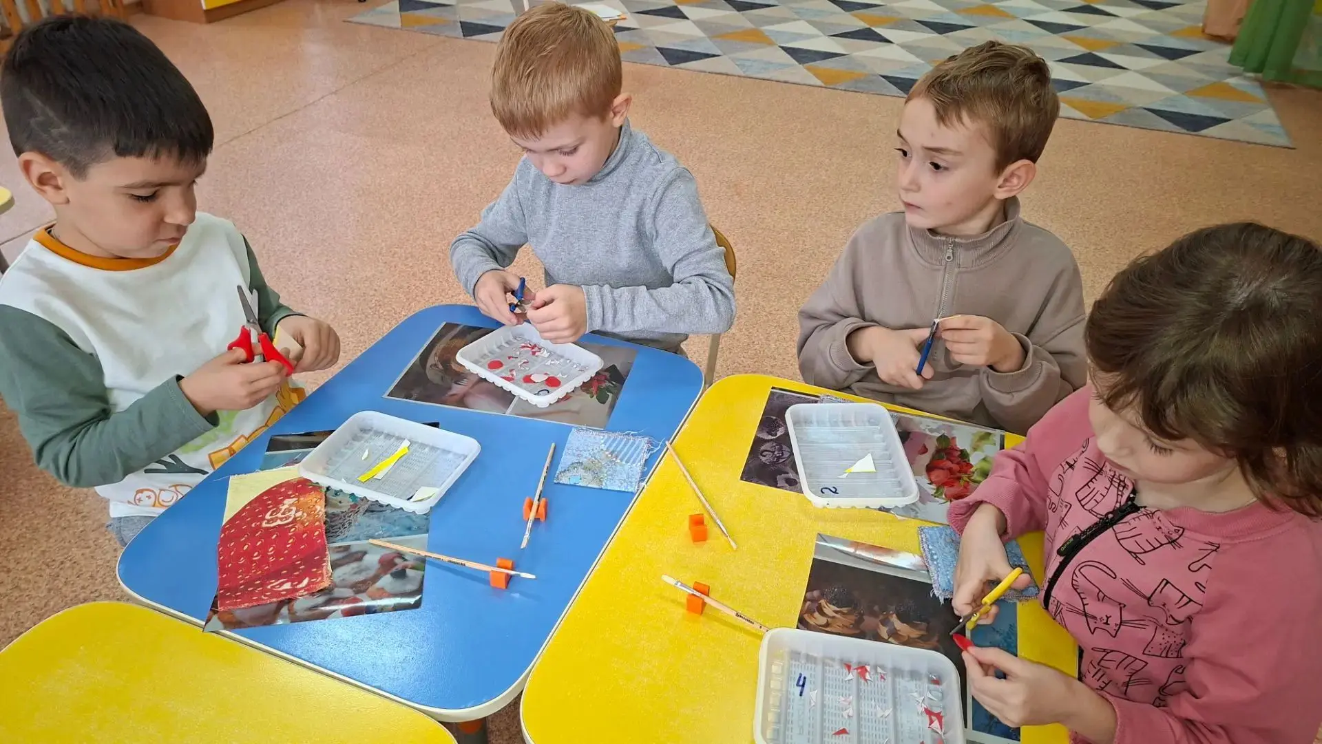 Аппликация "Блюдо с фруктами и ягодами"