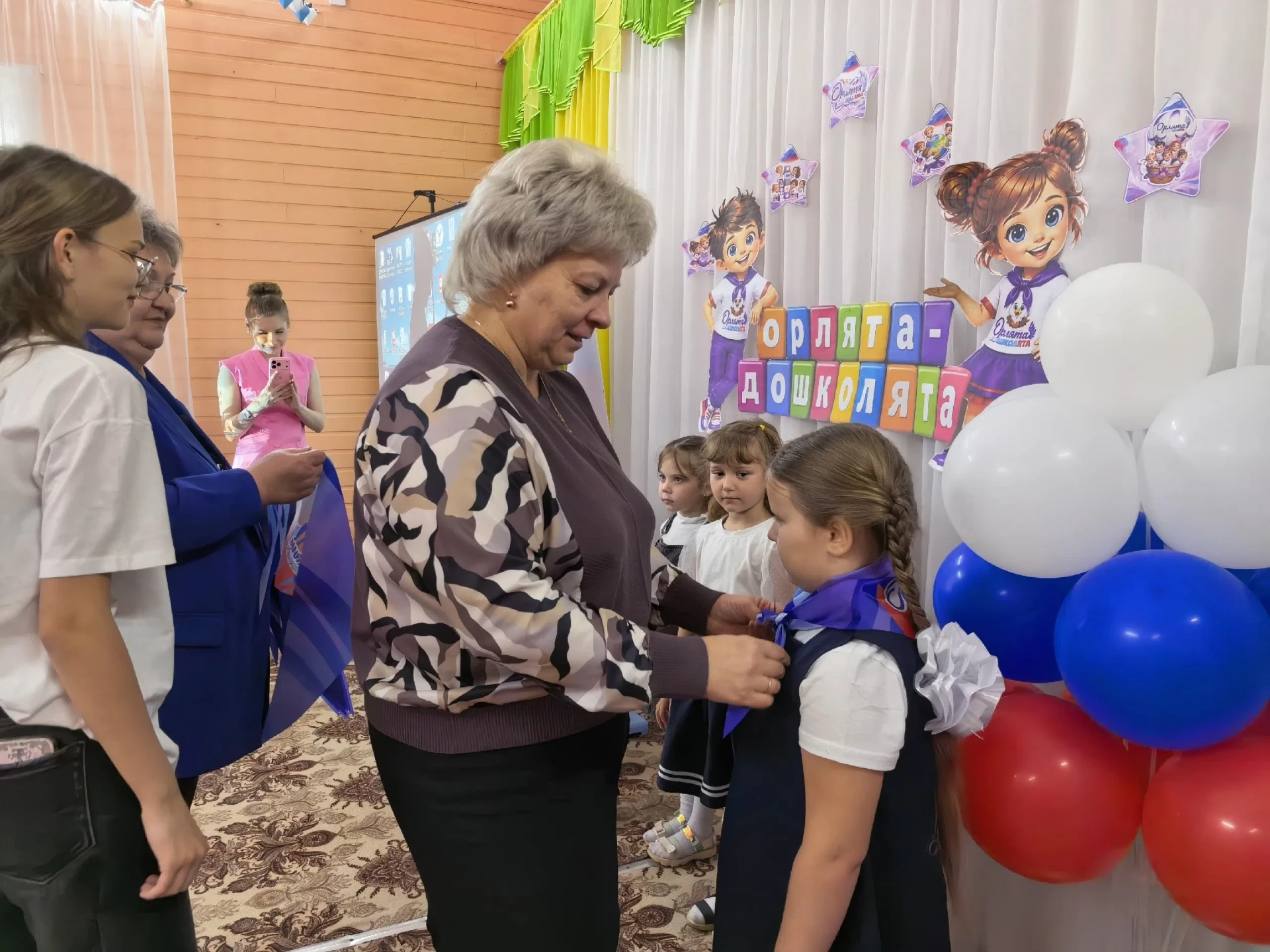 Торжественное посвящение в «Орлята‑дошколята»: праздник гордости и дружбы в д/с «Колоко...