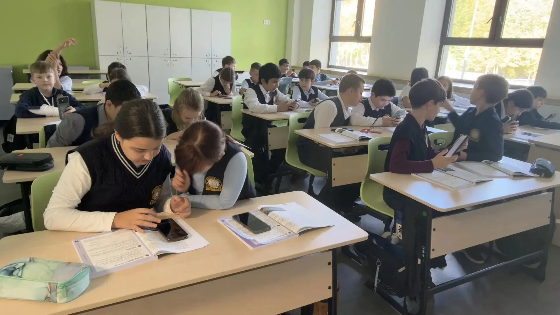 🤖Первые шаги в мире ИИ: как пятые и шестые классы открывают для себя искусственный инт...