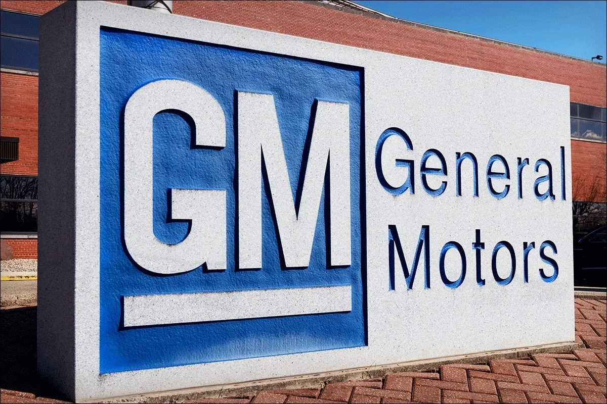 Первая компания, заработавшая за год миллиард долларов – General Motors в 1955 году.