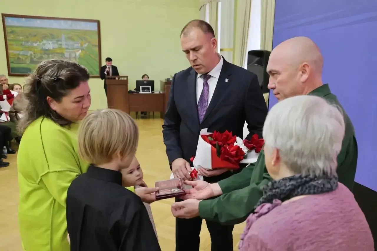 🙏В Тобольске состоялось вручение государственных наград семьям военнослужащих, погибши...