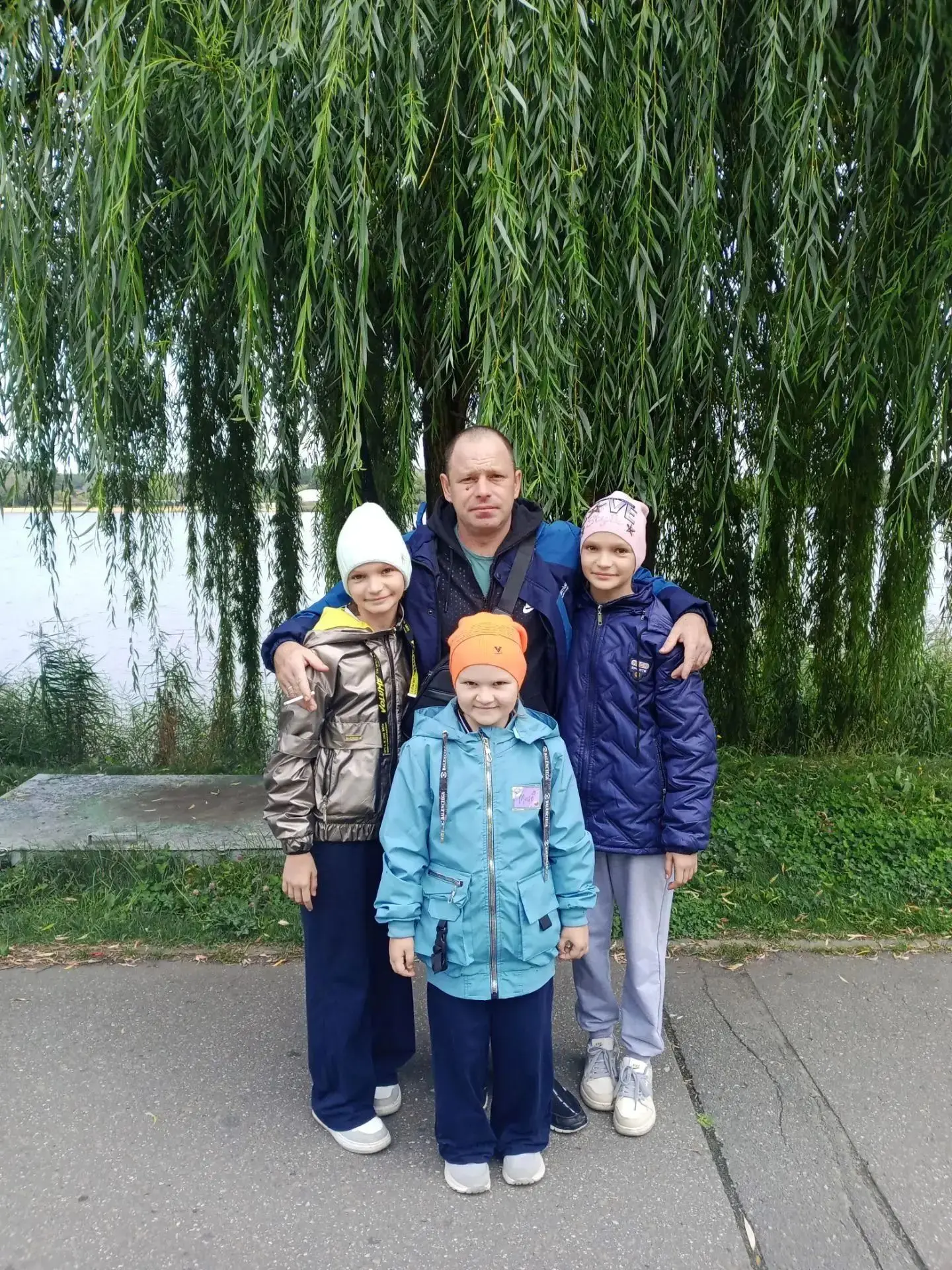 Мы проводим с папой время вместе , гуляем по парку. Мы этот день не когда не забудем!