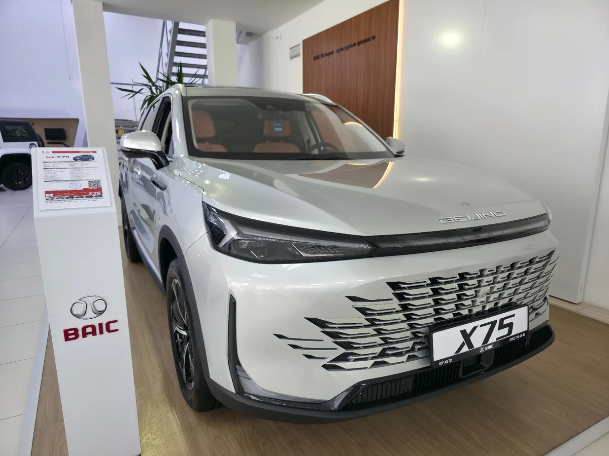 BAIC X75 — полноразмерный внедорожник по цене компакта: разбираем по железу