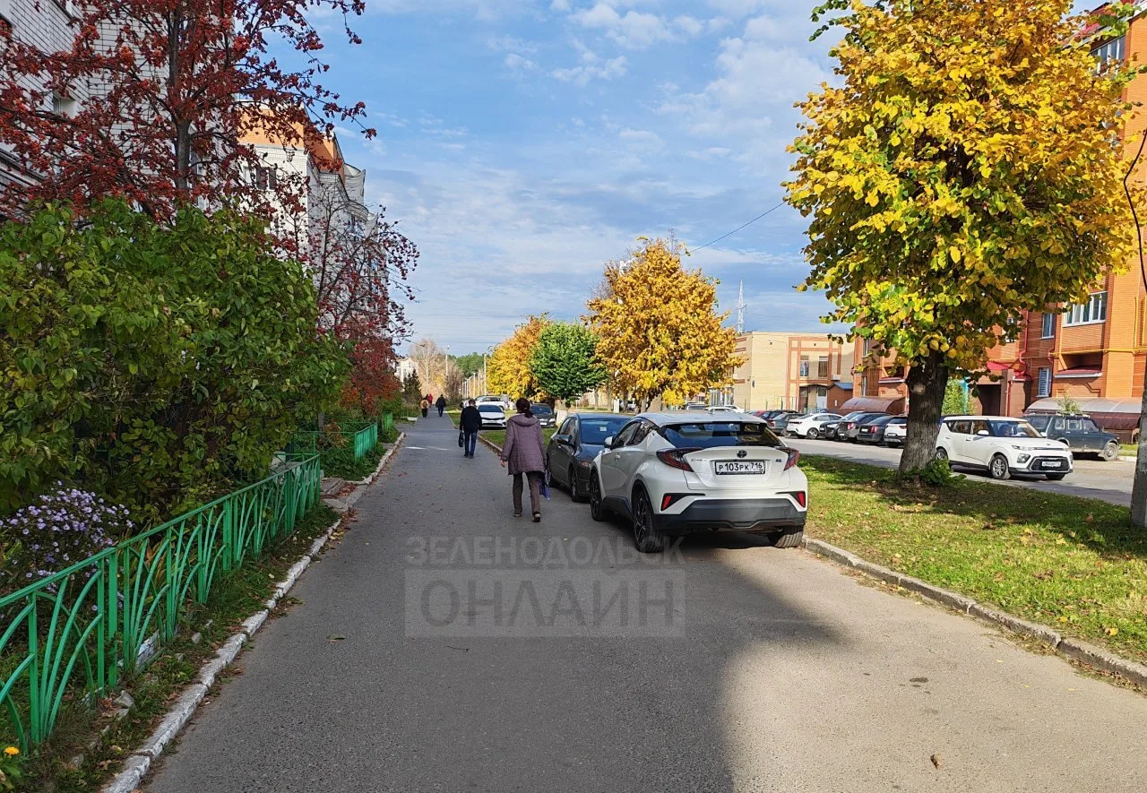 Парковка на Комсомольской, 21