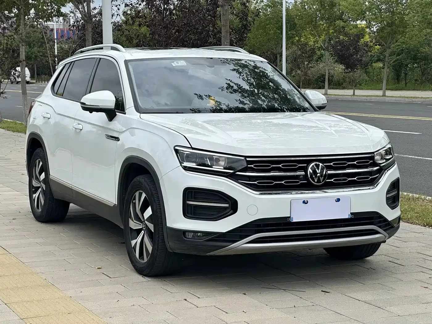 Купили VOLKSWAGEN TAYRON 1.4 л, 150 л.с., бензин, робот, передний привод, для Максима