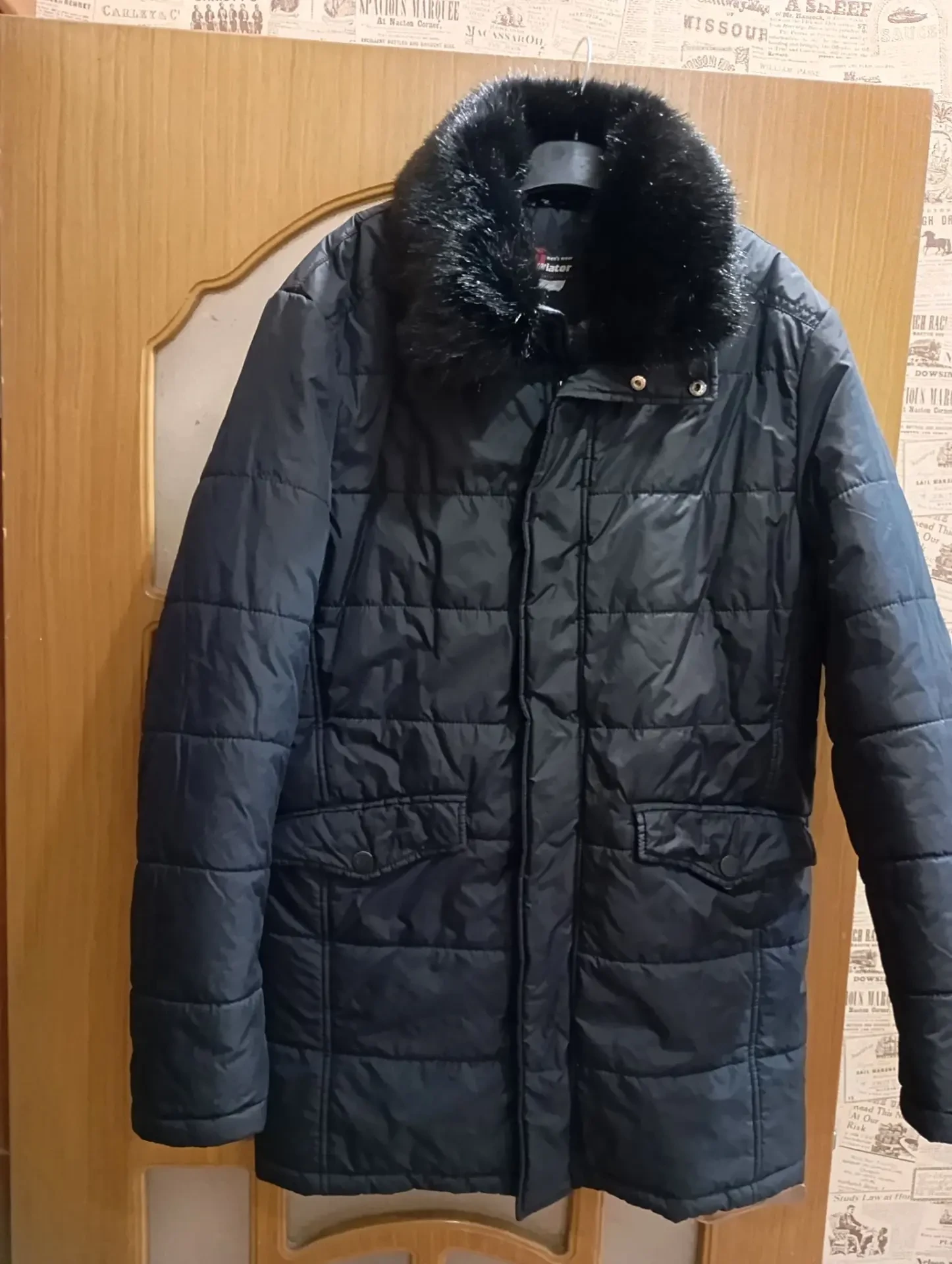 Отдам даром. Зимняя куртка 48 размер,  8-918-451-20-61