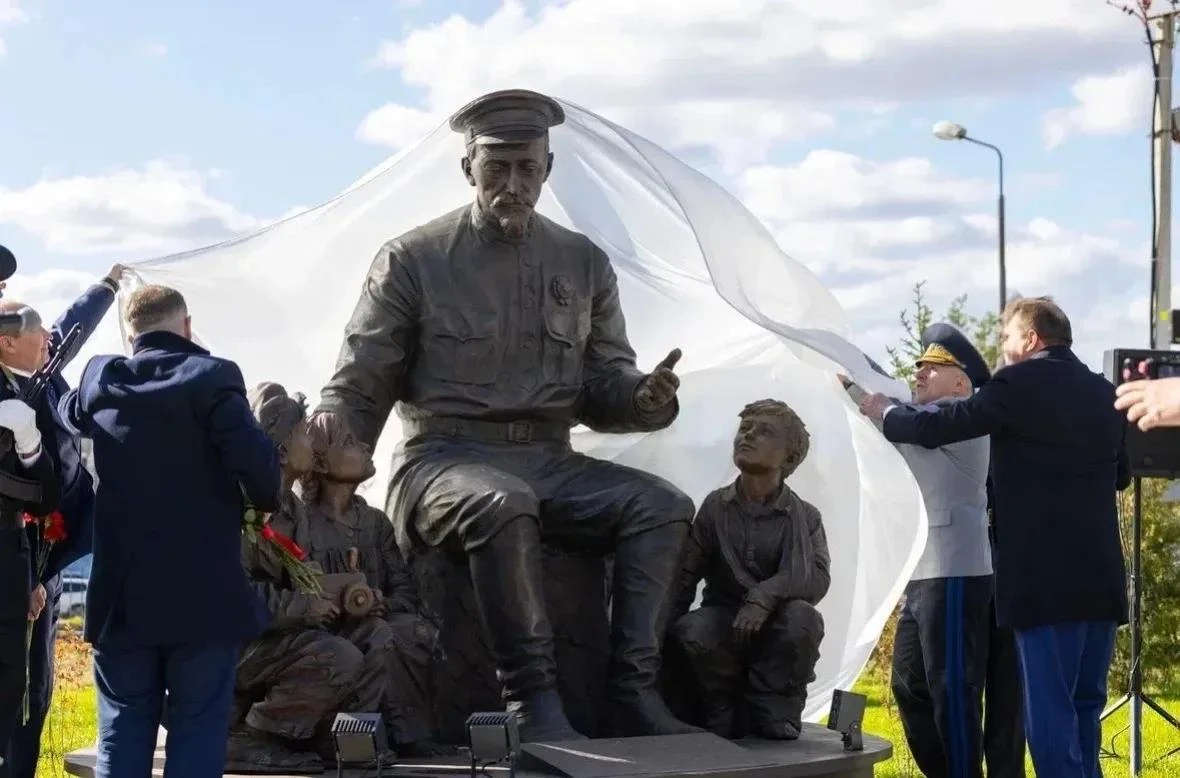⭐ Памятник Феликсу Дзержинскому открыли в Южно-Сахалинске