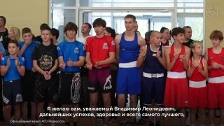 Владимиру Дворцову присвоено звание почетного гражданина Мариуполя. Удостоверение и поч...