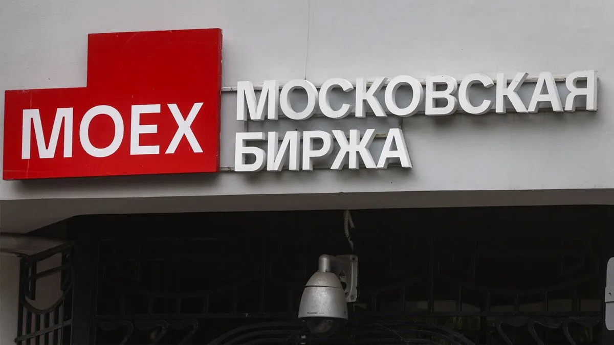 🇷🇺🔼Рынок акций РФ в пятницу превысил 2426п по индексу МосБиржи