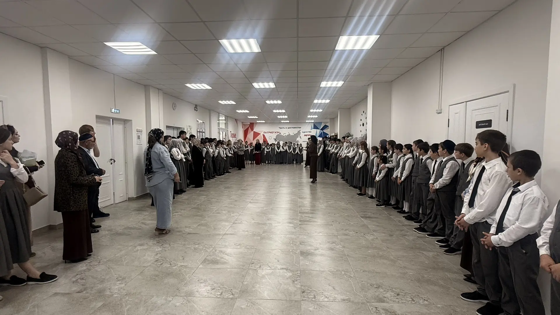 🏫 Сегодня в нашей школе состоялась общешкольная линейка, посвящённая актуальным вопрос...