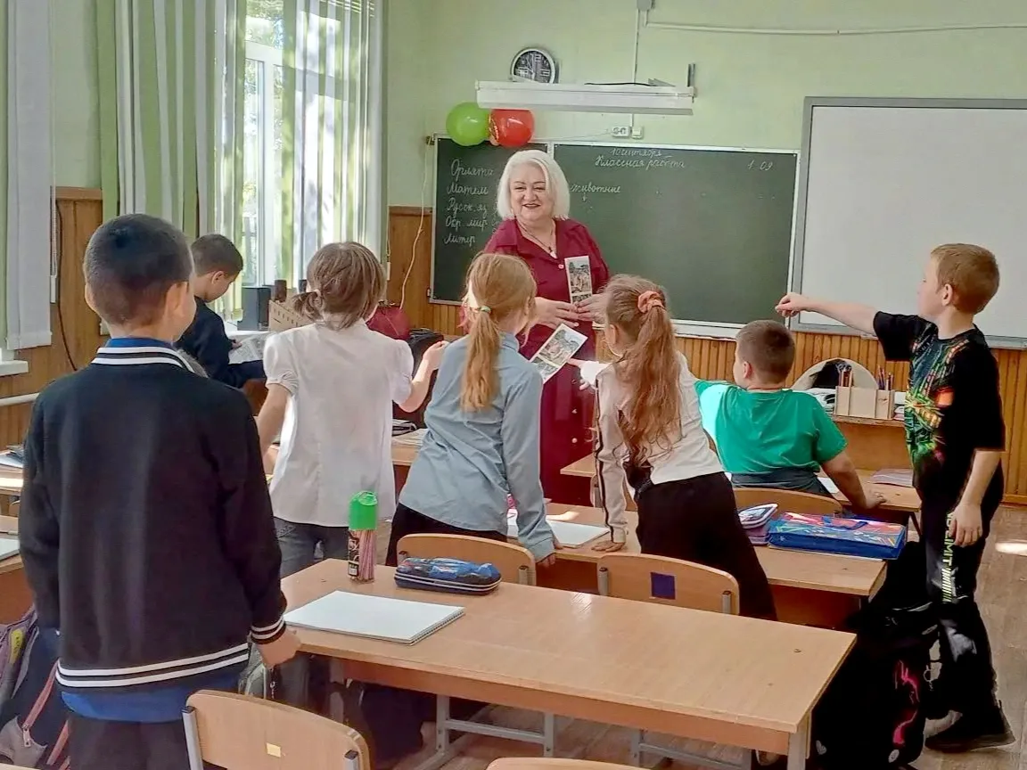 В рамках своей работы как специалист КЦСОН "Дзержинский" в ДСШ 2 провела презентационну...
