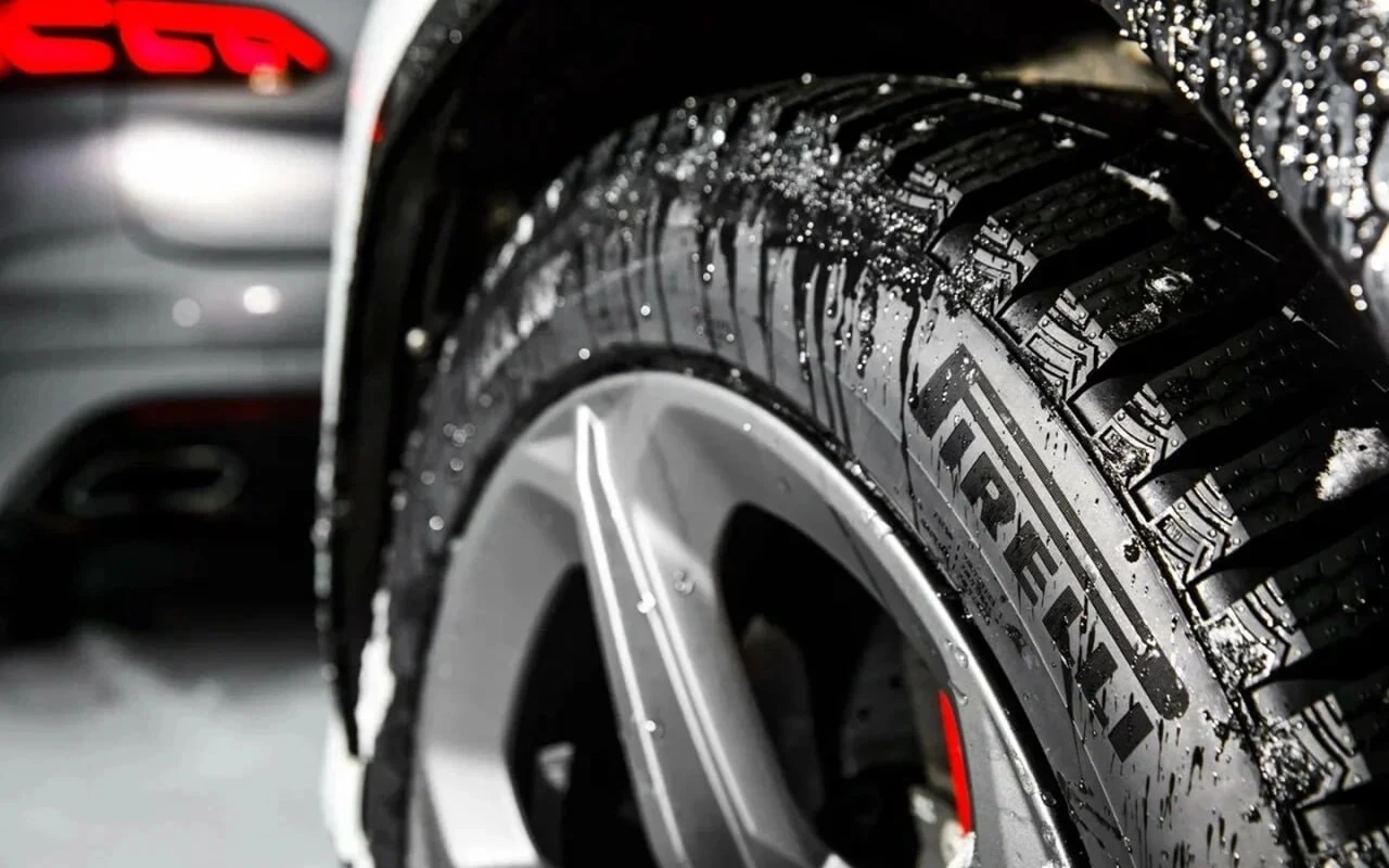 Шины Pirelli с V‑образным рисунком протектора — пример того, как природные формы станов...