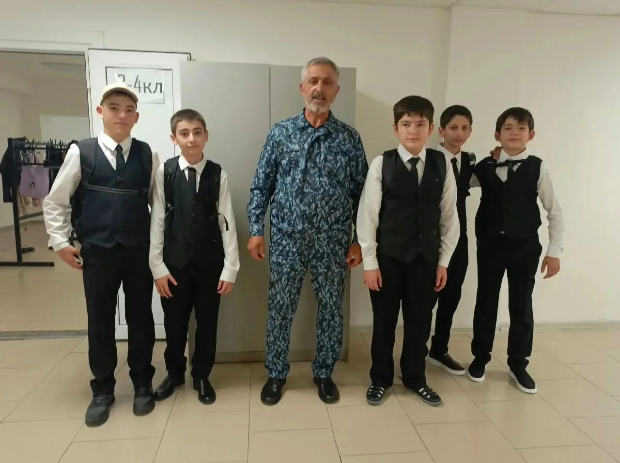 В СОШ номер 2 сельского поселения Плиево прошел Урок мужества. Встречу для школьников о...