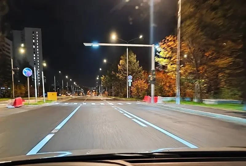 🚧 На Панфиловском проспекте перекрыли подходы к пешеходным переходам