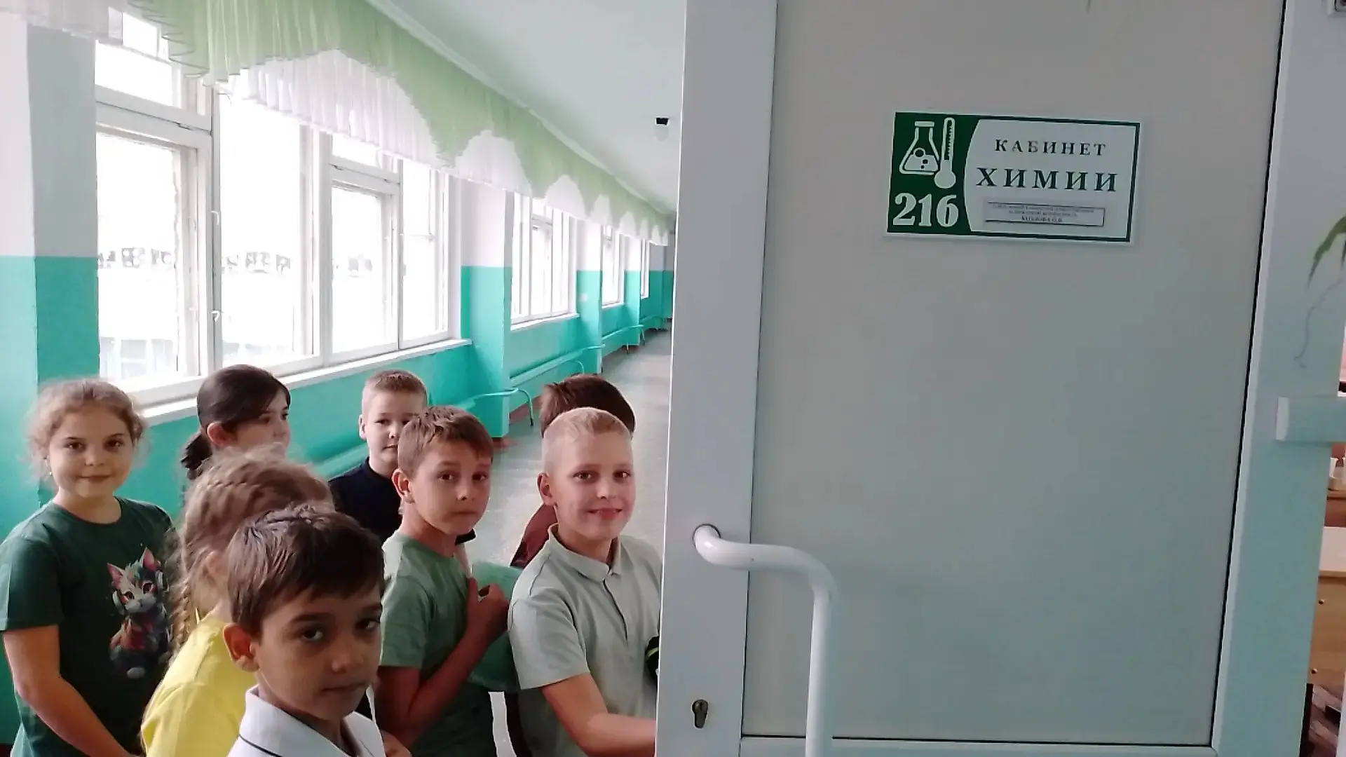 🤔 Как вы думаете, чем занимаются третьеклассники, если очень хотят узнать всё о воздухе?