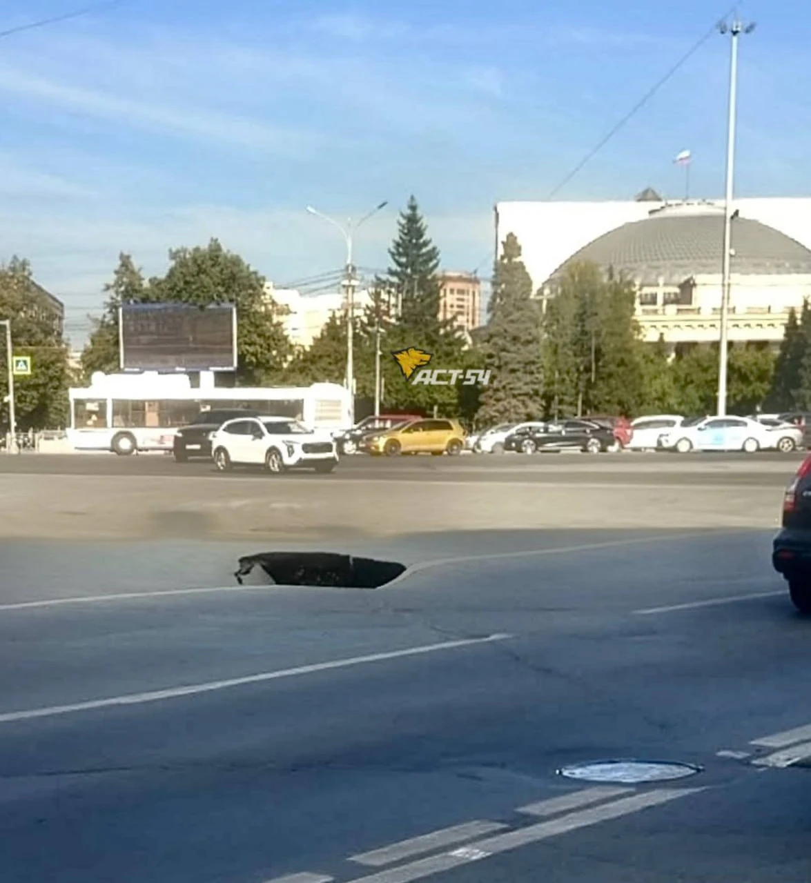 🛣️ Более половины россиян оценивают дороги как хорошие — такой показатель озвучил мини...