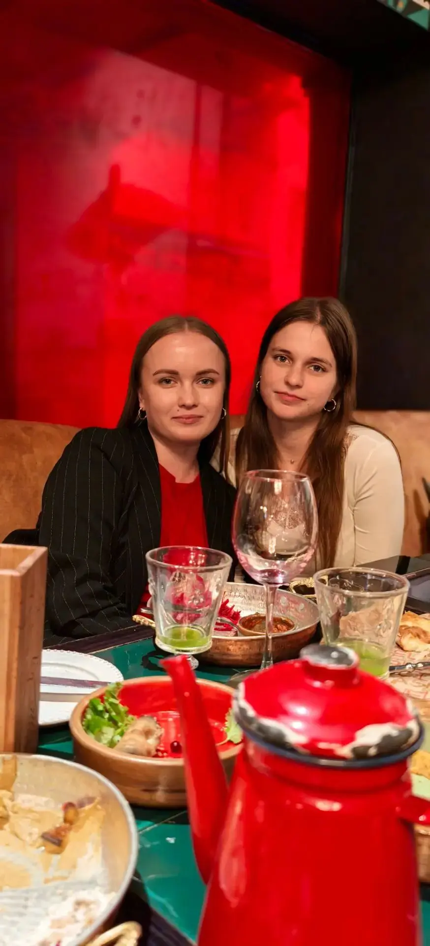 У наших руководителей был день рождения, и мы отпраздновали его в ресторане «Асканели» ...