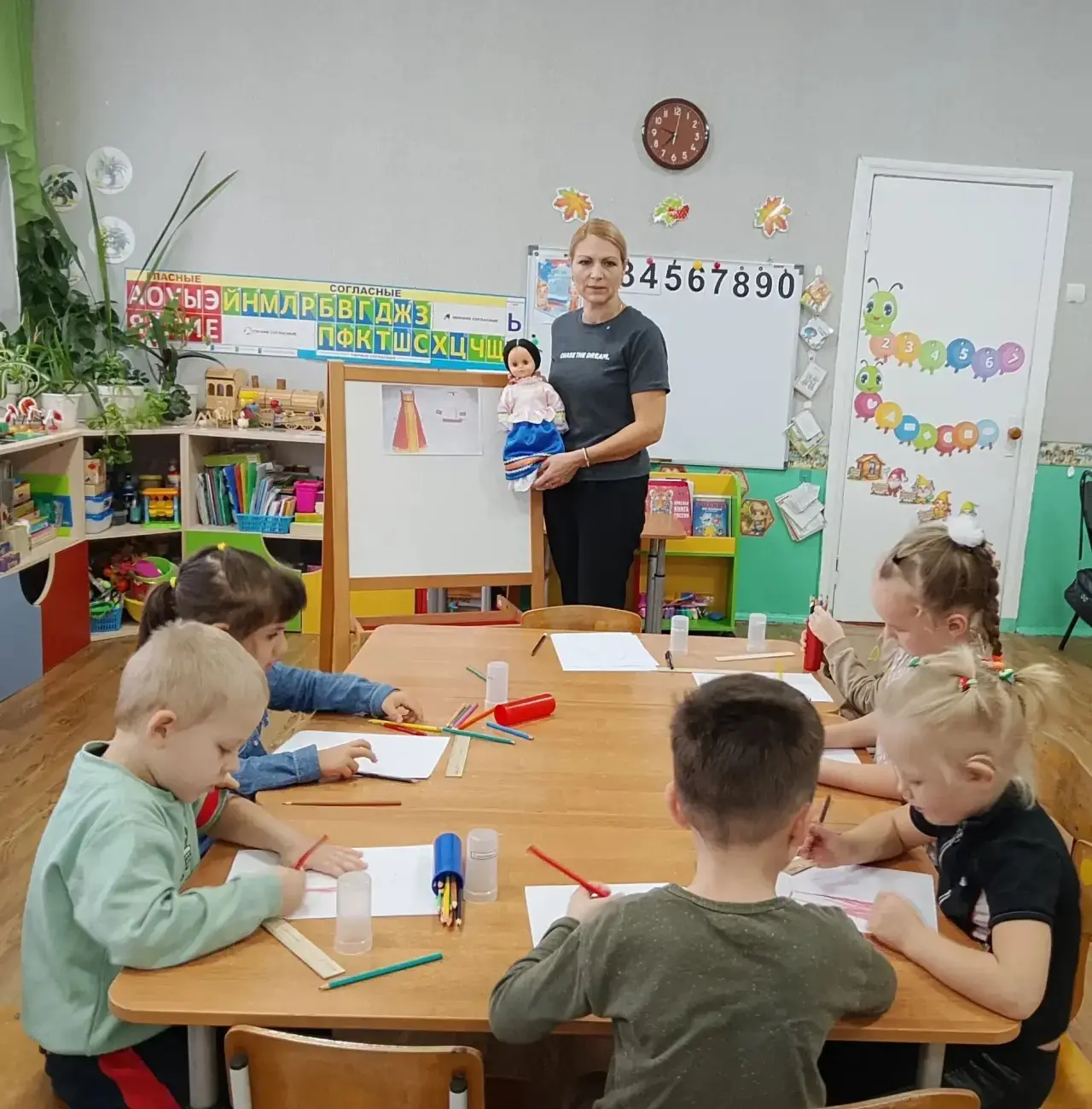 Сегодня в группе «Казачата» — это отличный способ совместить творческое развитие детей ...