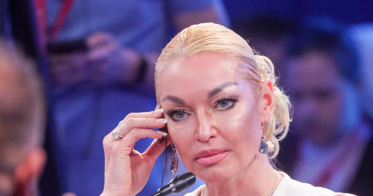 🔥 Анастасия Волочкова устроила скандал из-за могилы Майи Плисецкой: «Горка песка и таб...