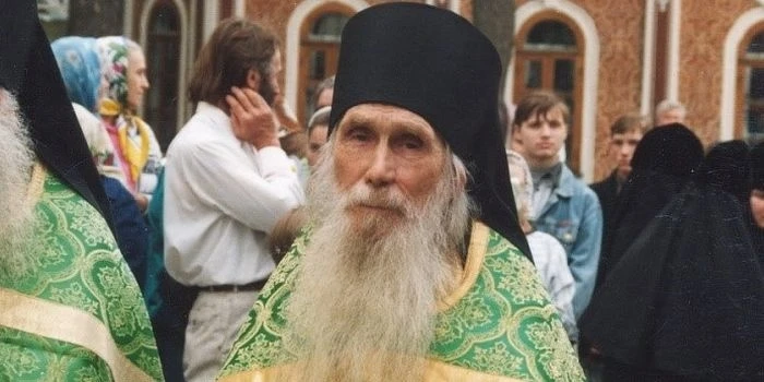 🔔Быть может, в то время, когда мы осуждаем нашего согрешившего ближнего, он давно в сл...