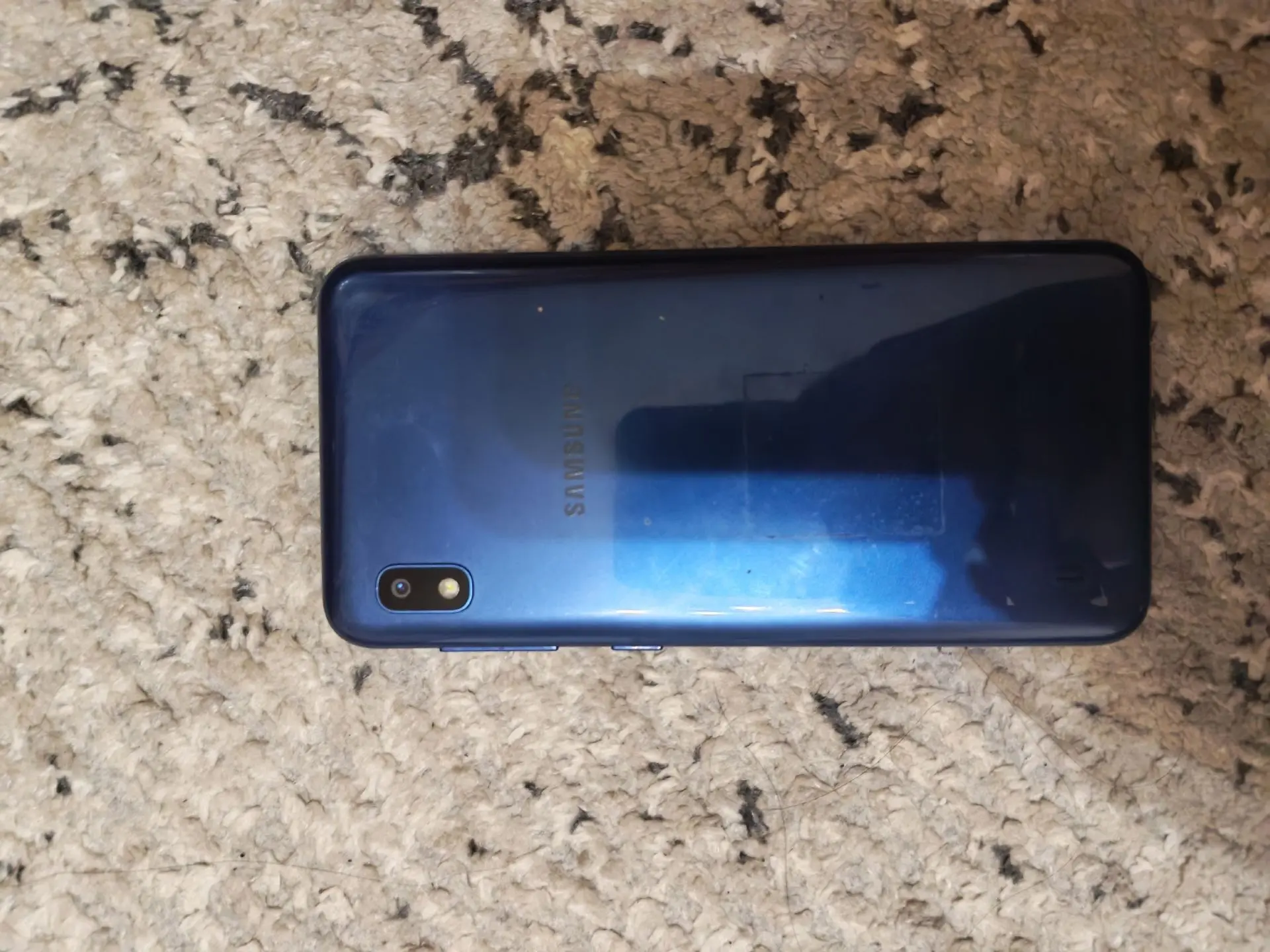 Продам Galaxy A10.