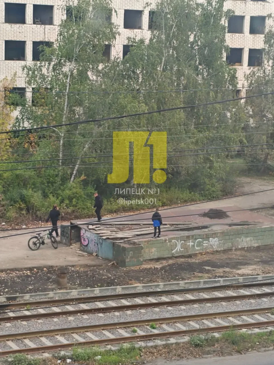 «Дети залазят на заброшенный подземный переход на ЛТЗ!