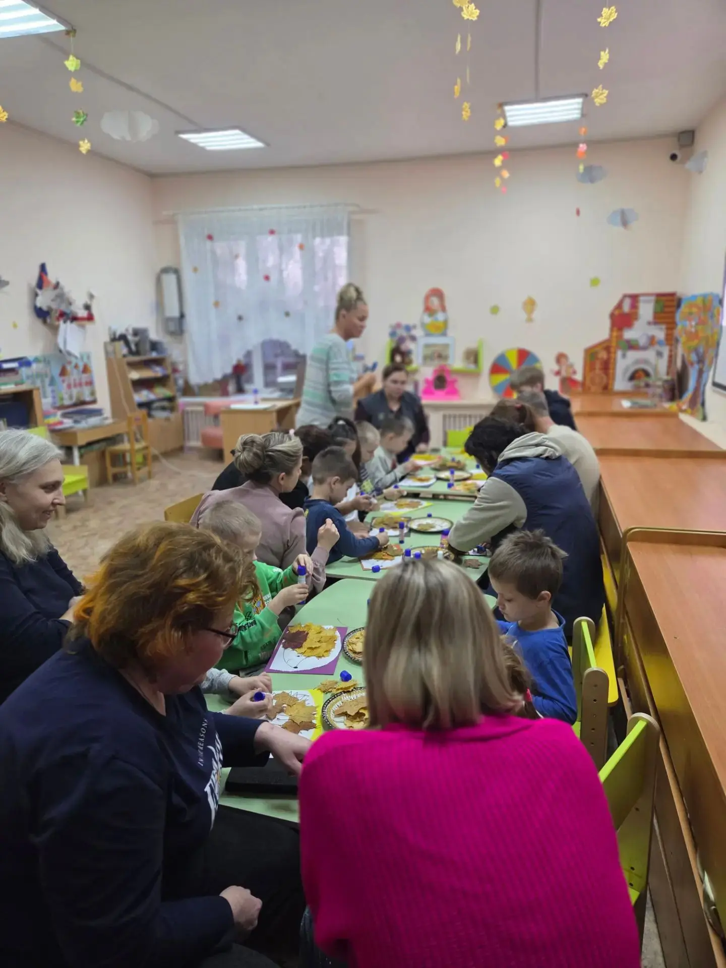 В группе «Звёздочки» прошёл тёплый и весёлый мастер‑класс, приуроченный ко Дню отца. Мы...