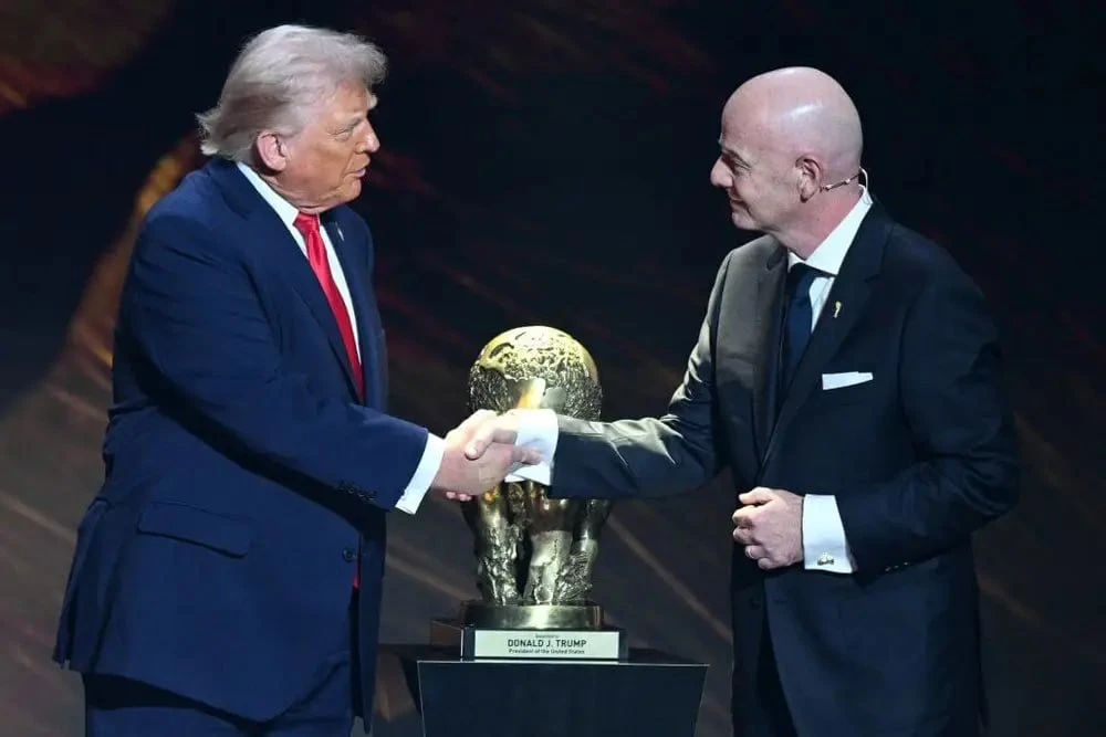 ⚡️ Премия мира ФИФА может быть ОТМЕНЕНА спустя год после присуждения её Трампу: в орган...