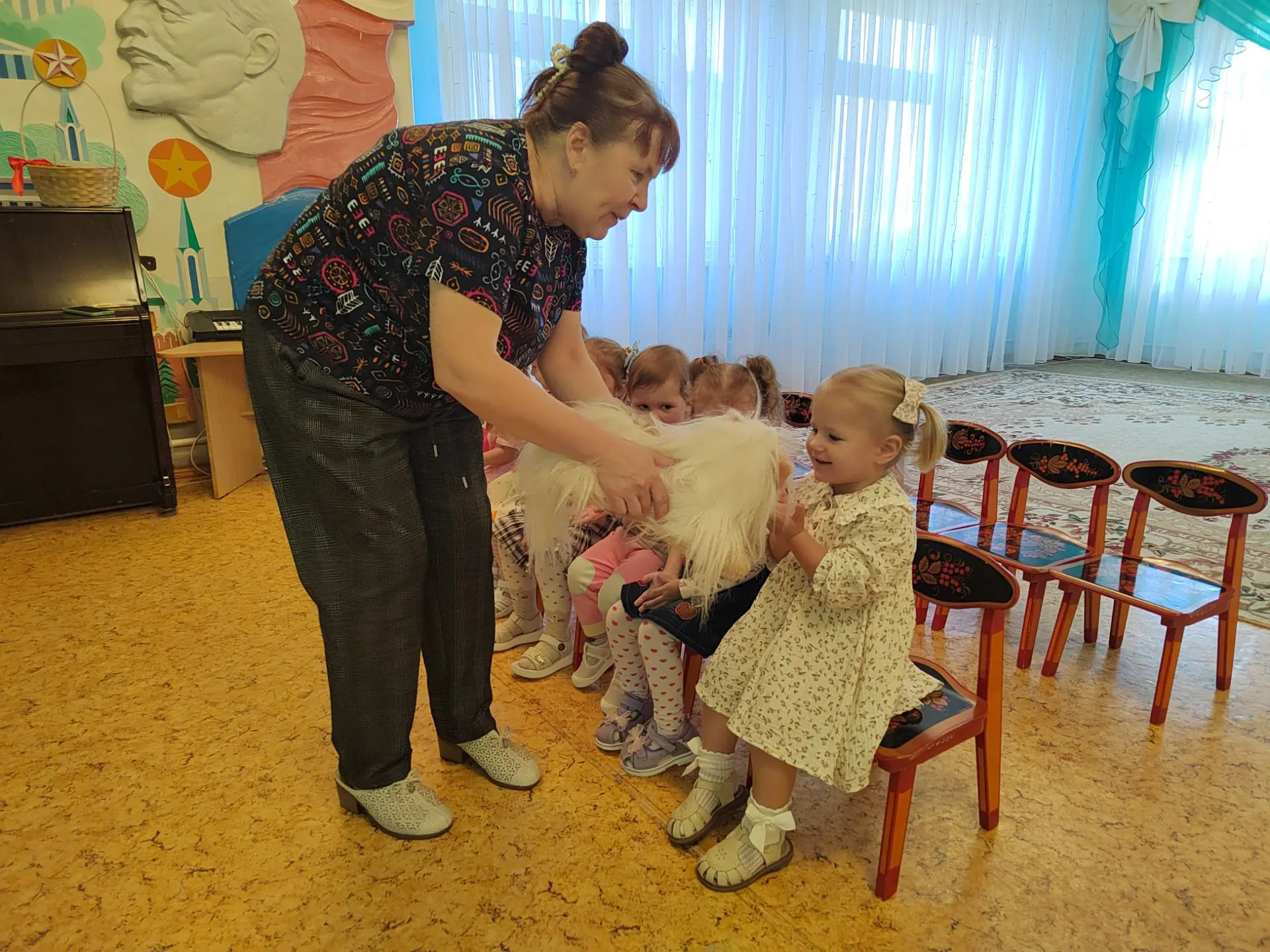 🎉 Музыкальное занятие во второй группе раннего возраста: малыши погрузились в мир ритм...