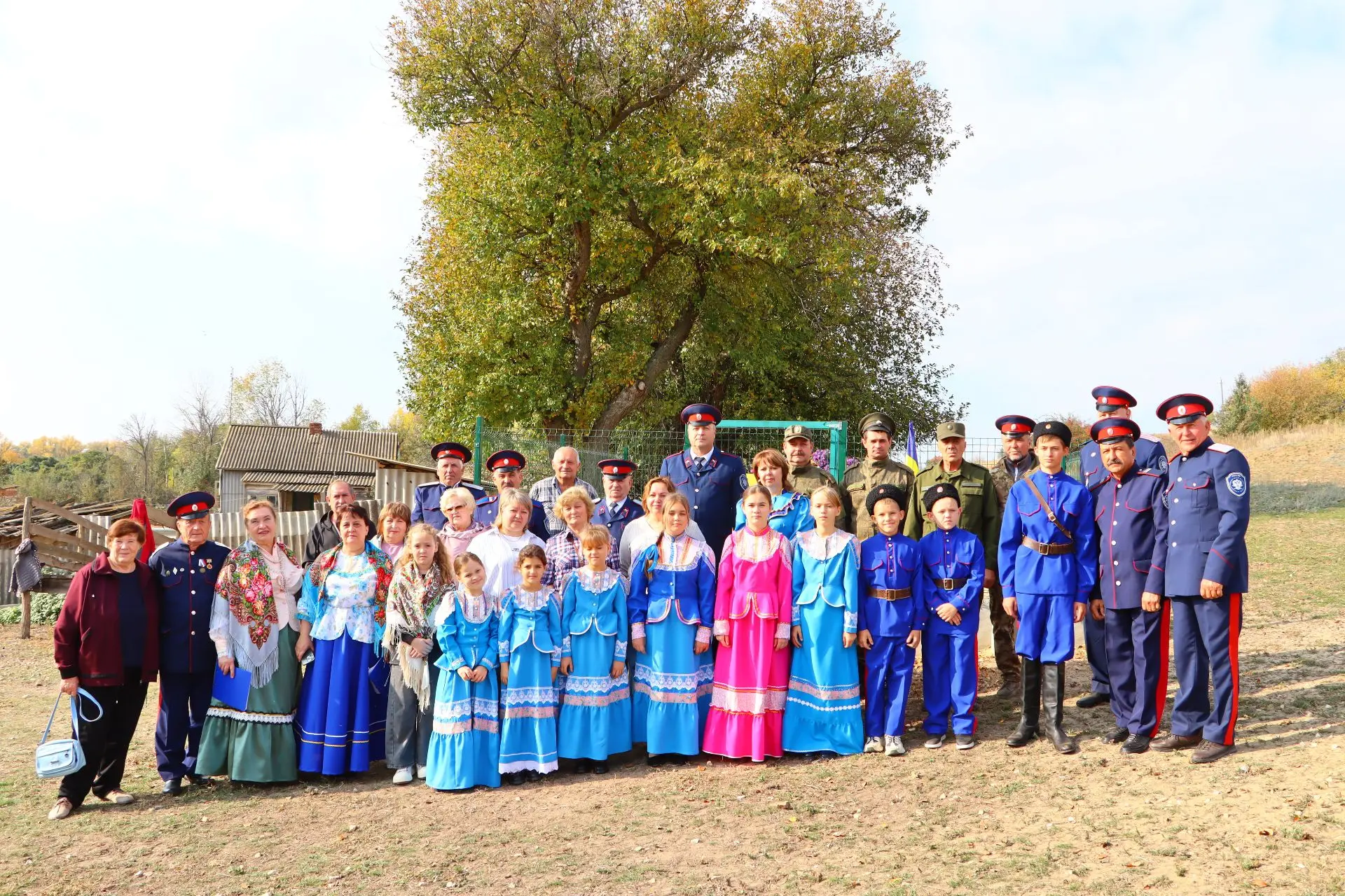 Двадцать один год казаки собираются в хуторе Блинове, чтобы почтить память войскового а...