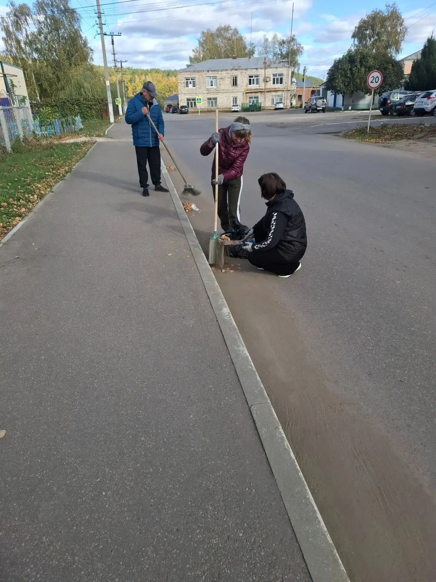 В Балтайском районе прошёл масштабный субботник в рамках месячника по благоустройству, ...