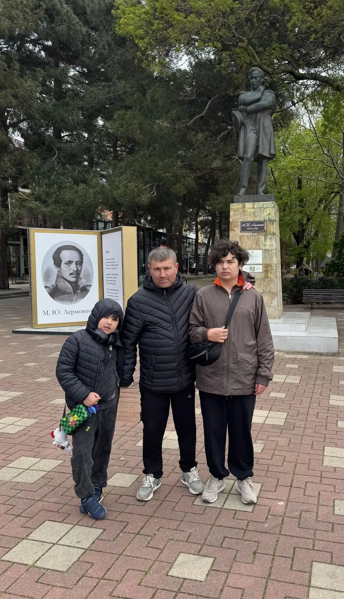 Быть отцом непросто очень —
