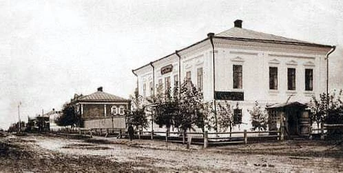 Светлое здание - курганская городская дума и управа. Фотография 1910-х г.г
