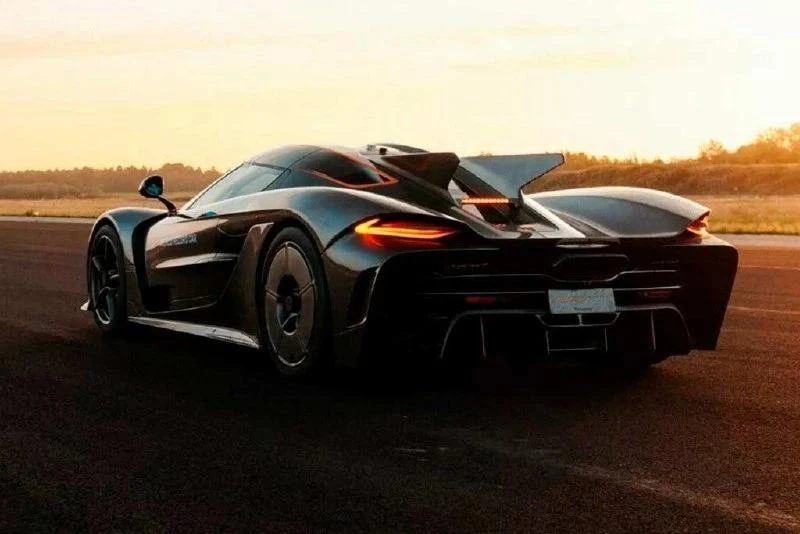 Koenigsegg Jesko Absolut устанавливает новые рекорды