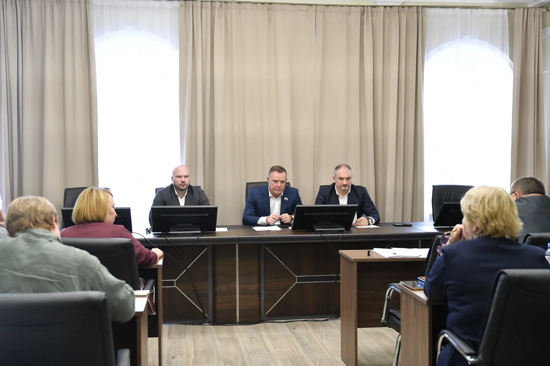 Провели очередной депутатский час.