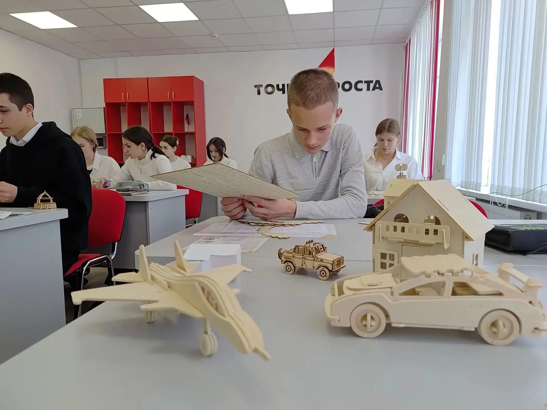 🛠️ От чертежа до готовой модели: будни в «Точке роста»! 🛠️