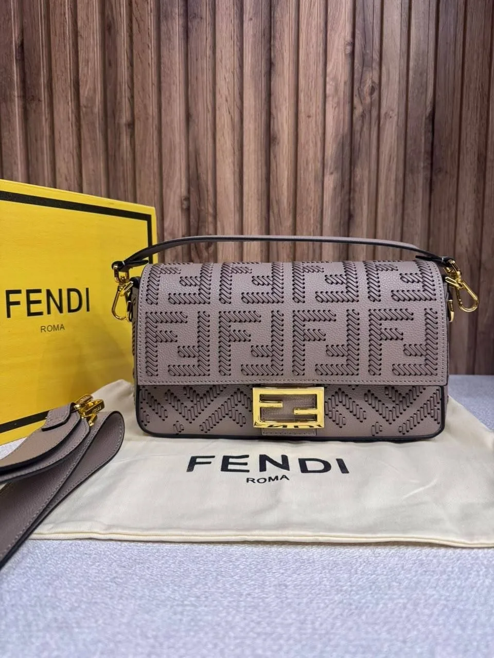 Fendi сумка из натуральной кожи