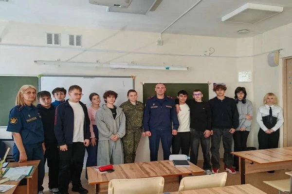 Охинским выпускникам рассказали о службе в УИС и поступлении в вузы ФСИН России