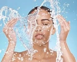 🧊 «Горячая вода открывает поры, а лед их сужает»: почему этот народный миф вредит сосу...